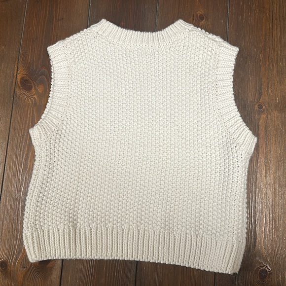 H&M Cream Knit Vest - Picture 2 of 8